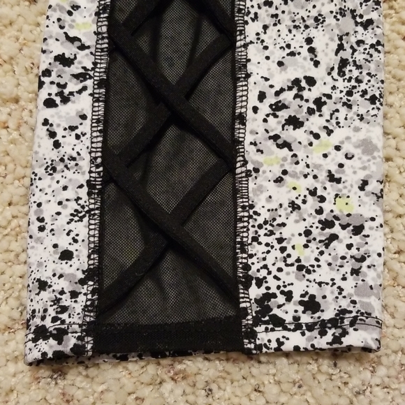 Xersion Mid-Rise Performance Capris NWT - Picture 4 of 8